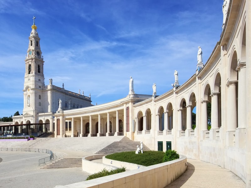 Fátima, Óbidos & Nazaré Day Trip – With Transfers and Spanish-Speaking Guide