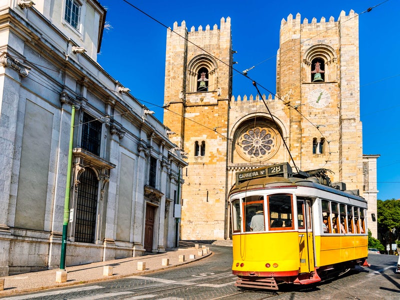 Lisbon for Beginners – Walking Tour of Central Lisbon (Small Group)